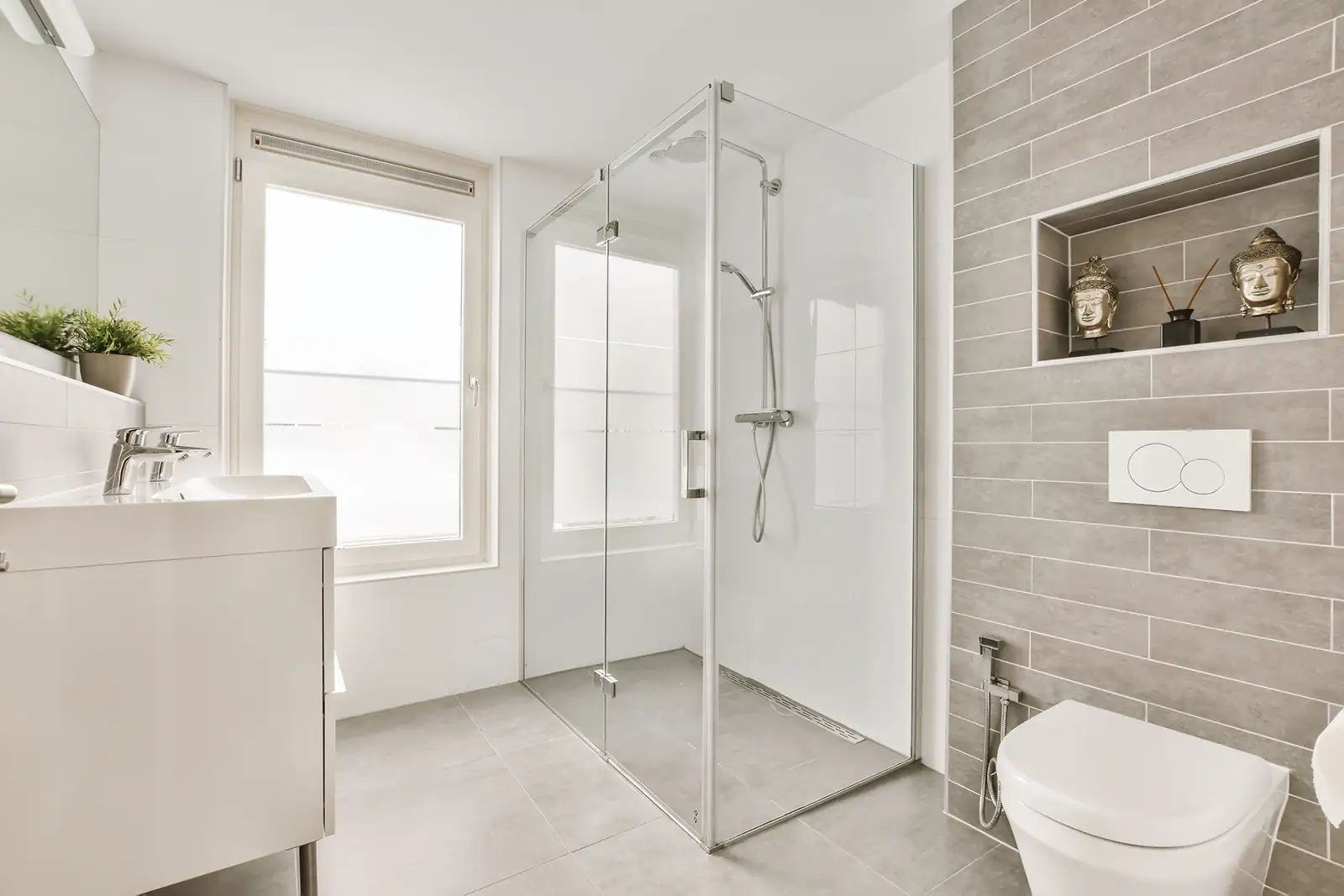 Consigli su come arredare il bagno con le finestre Oknoplast